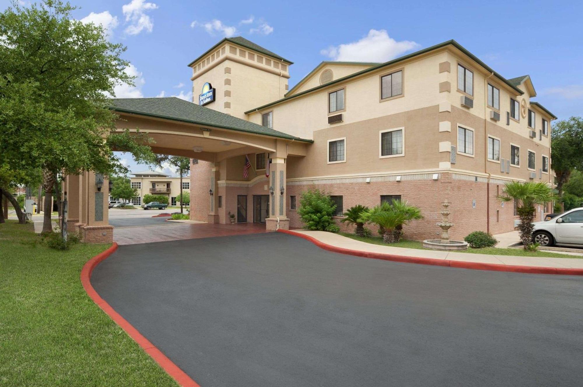 Days Inn & Suites By Wyndham San Antonio North/Stone Oak Exterior photo